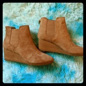 Dr Scholl's faux Suede Comfortable Wedges